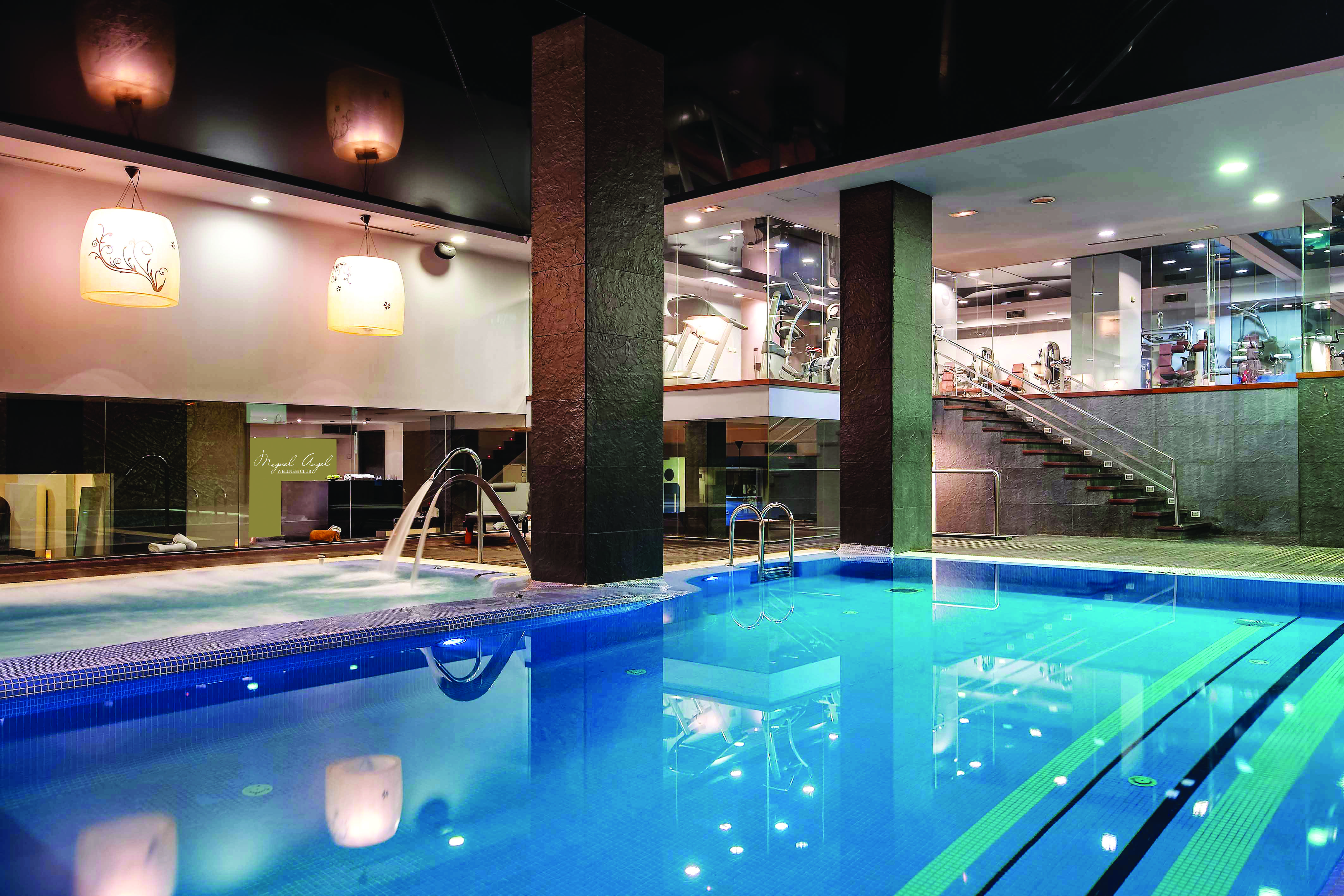 Hotel Miguel Angel Madryt Zewnętrze zdjęcie The swimming pool at the hotel