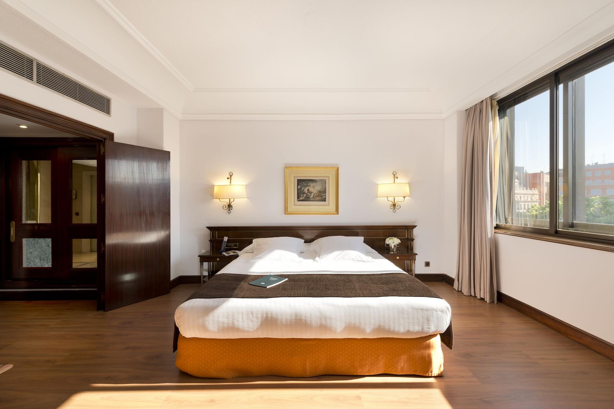 Hotel Miguel Angel Madryt Zewnętrze zdjęcie A room at the hotel