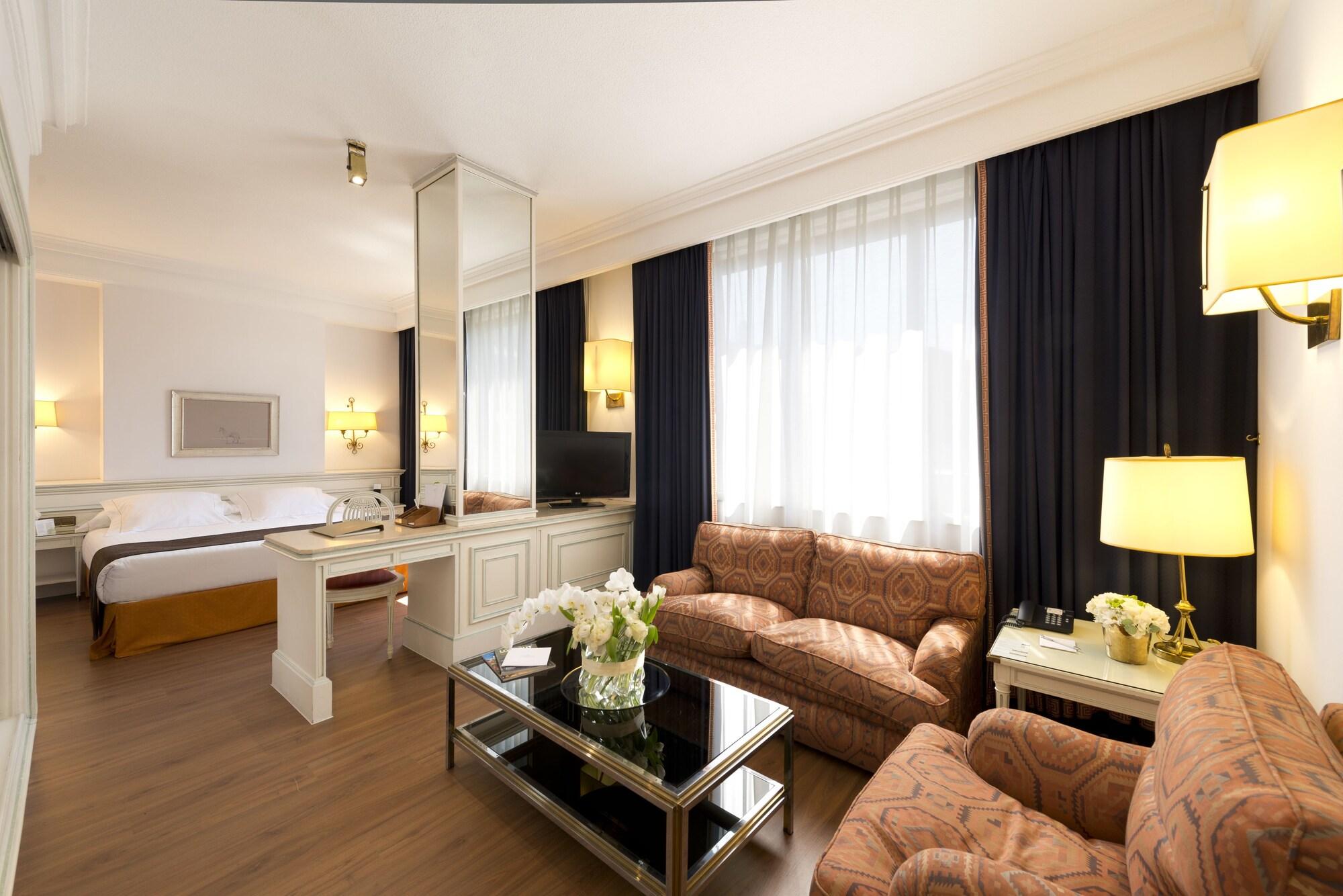 Hotel Miguel Angel Madryt Zewnętrze zdjęcie A suite at the hotel