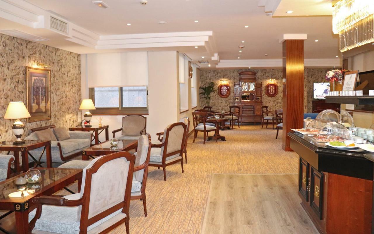 Hotel Miguel Angel Madryt Zewnętrze zdjęcie The lounge at the airport