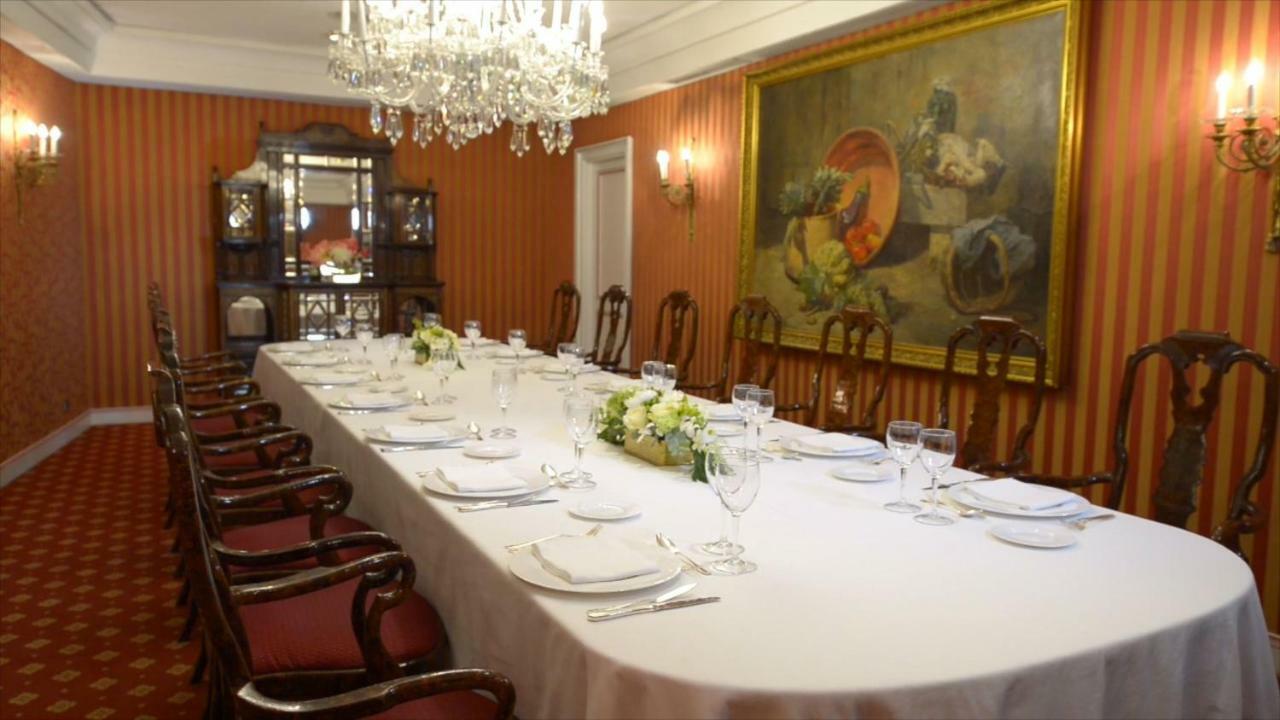 Hotel Miguel Angel Madryt Zewnętrze zdjęcie The dining room of the residence of the Spanish ambassador to the United States
