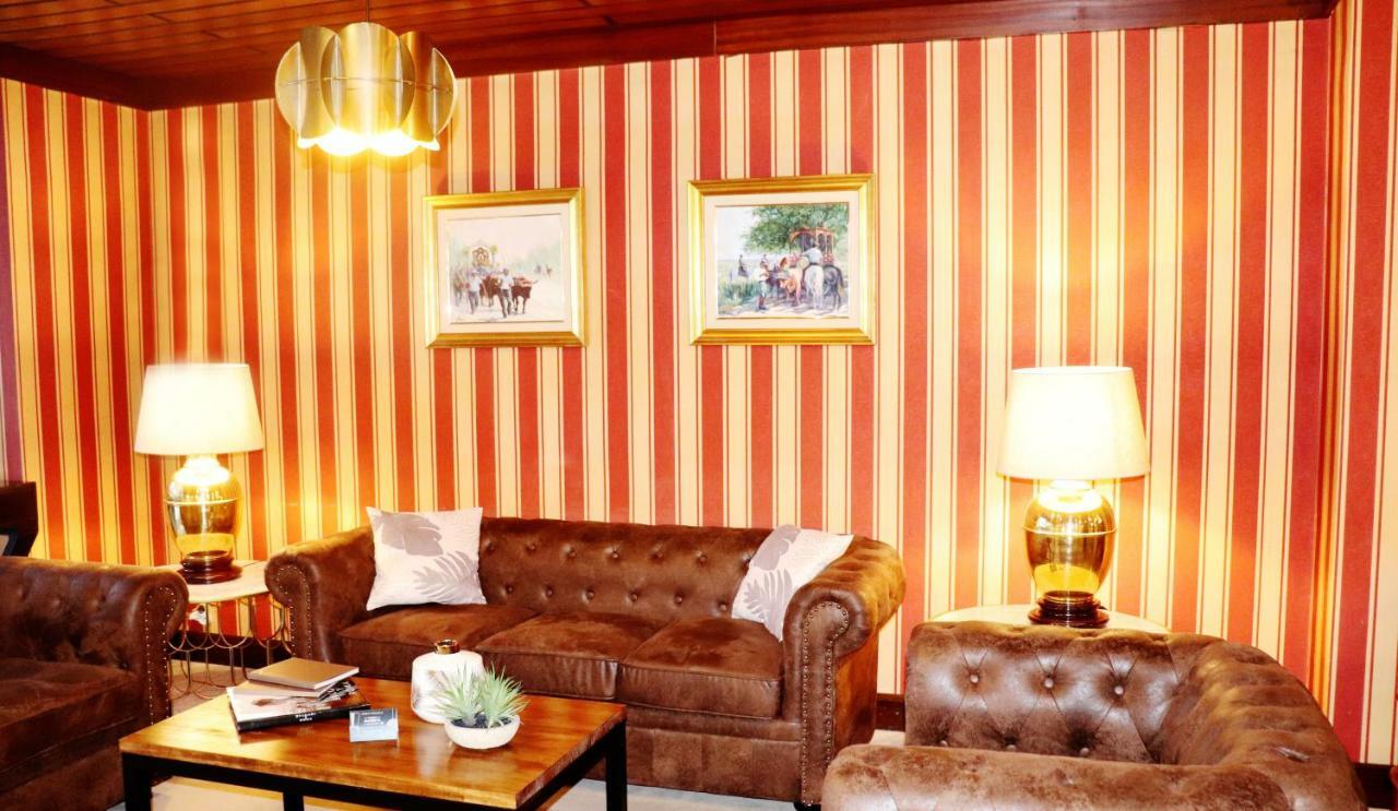 Hotel Miguel Angel Madryt Zewnętrze zdjęcie A room at the hotel