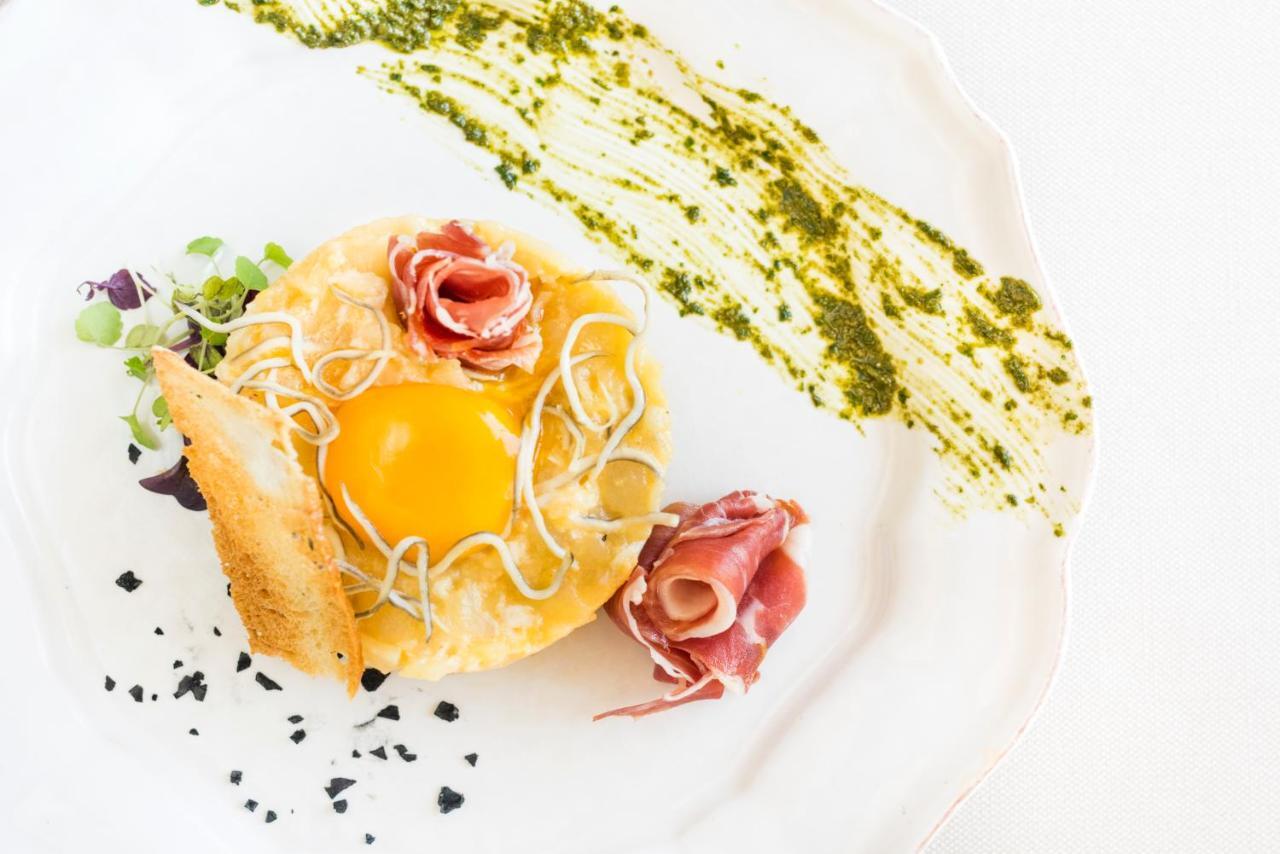 Hotel Miguel Angel Madryt Zewnętrze zdjęcie A modern Italian dessert